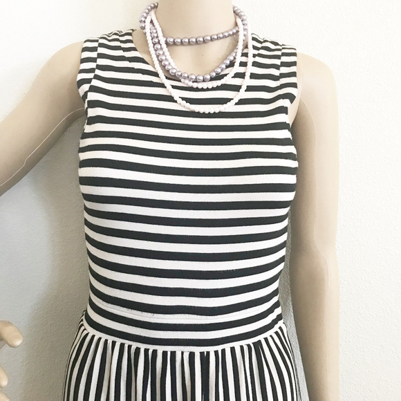 Anthropologie Black/White Stripes Hi-line Short - Picture 8 of 8